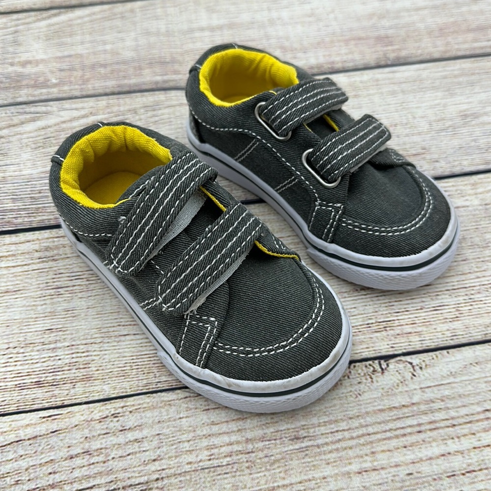 Circo Grey Yellow and White Sneakers Size 5